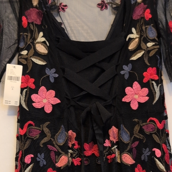 Chic Black Floral Embroidered Maxi Dress - Picture 8 of 9